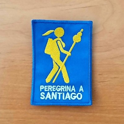 https://www.alberguedebarcelos.com/product/emblema-peregrina-a-santiago