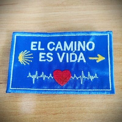 https://www.alberguedebarcelos.com/product/emblema-el-camino-es-vida