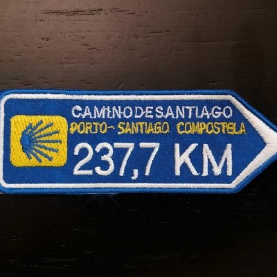 https://www.alberguedebarcelos.com/product/emblema-direcao-porto-greater-than-santiago
