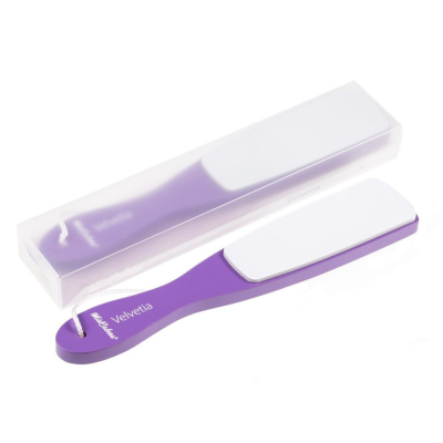 Lima de unhas roxa com superfície branca e caixa transparente