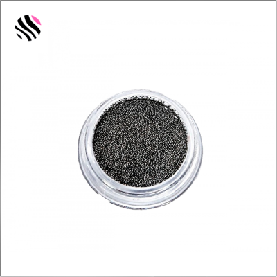 Recipiente transparente com partículas esféricas pretas e logotipo preto e rosa