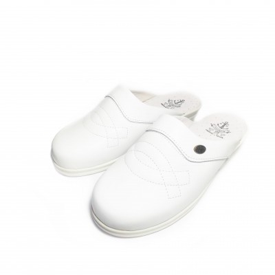 CHINELO EM PELE BRANCO MULHER
