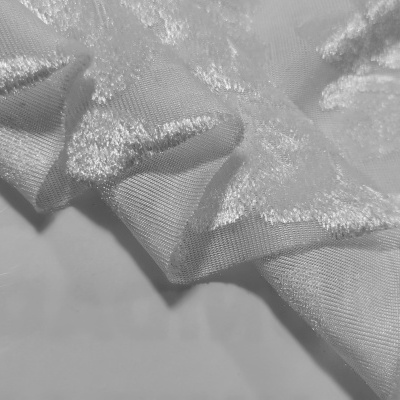 Veludo Jacquard Flores c/ relevo BRANCO