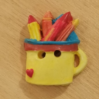 Botão de Gesso Caneca c/Lápis de Cor