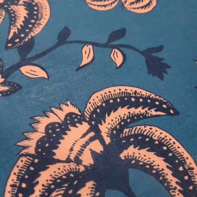 Tecido Algodão AZUL C/ LÍRIOS