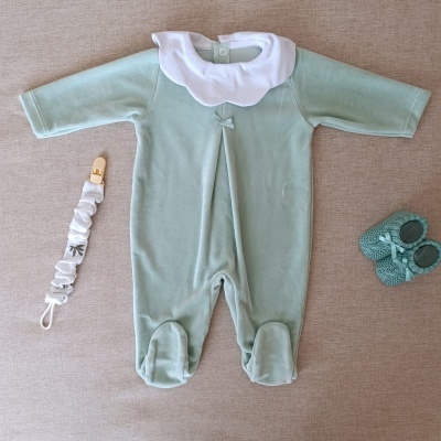 Babygrow em veludo com gola redonda e laço - Verde