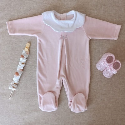 Babygrow em veludo com gola redonda e laço - Salmão
