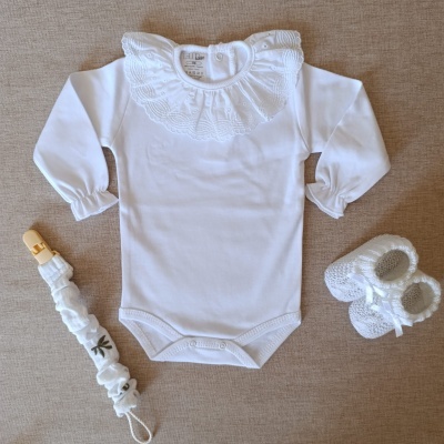 Body sem carda com gola branca