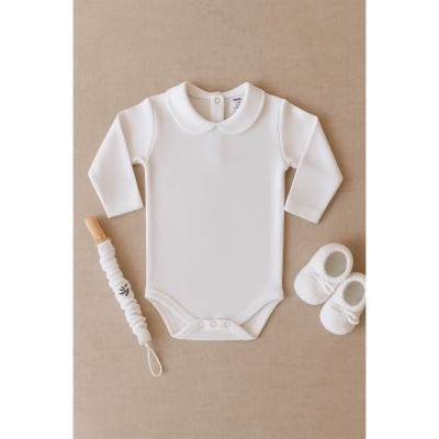 Body com detalhes brancos