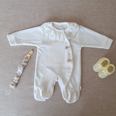 Babygrow em veludo com folho e laços - Pérola