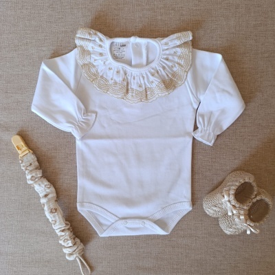 Body sem carda com gola bege