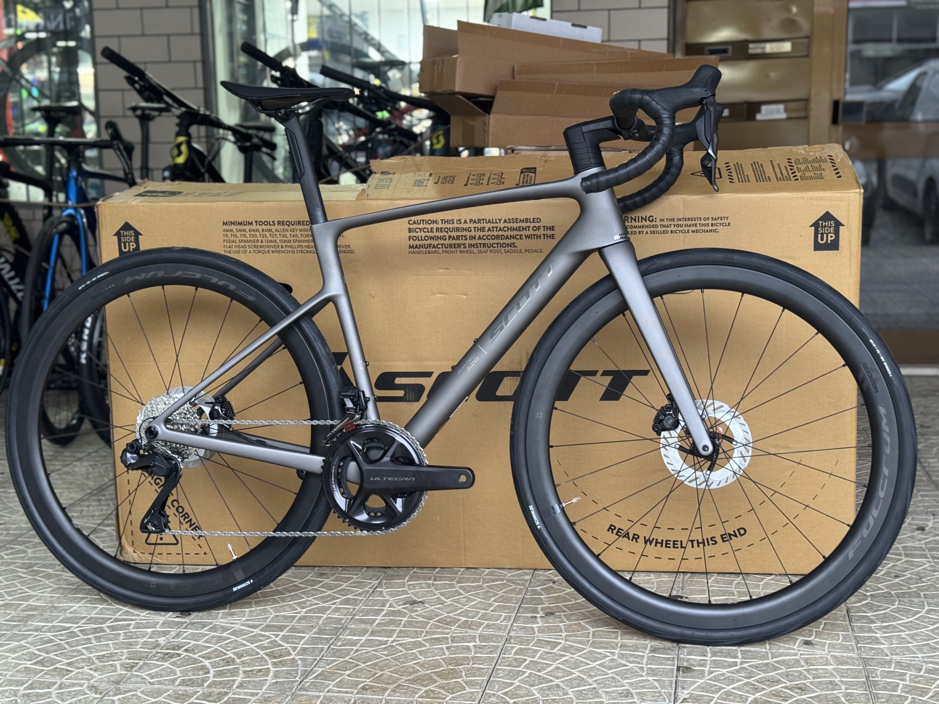 BICICLETA SCOTT ADDICT 20 - TUNGSTEN GREY BICICLETA SCOTT ADDICT 20 - TUNGSTEN GREY