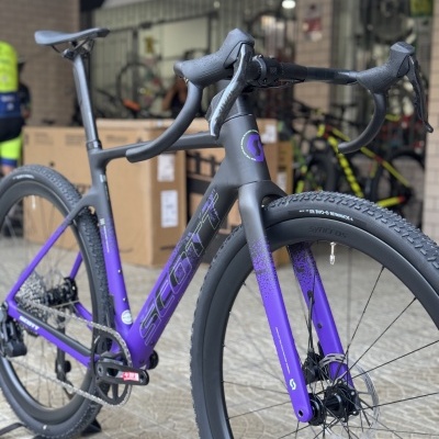 BICICLETA SCOTT ADDICT GRAVEL 20 - CARBON BLACK/INDIGO PURPLE