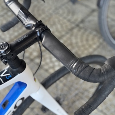 BICICLETA ESTRADA COLNAGO V3 DISC - Branca 105 Di2