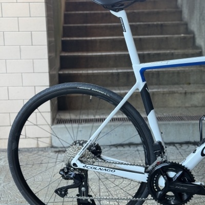 BICICLETA ESTRADA COLNAGO V3 DISC - Branca 105 Di2