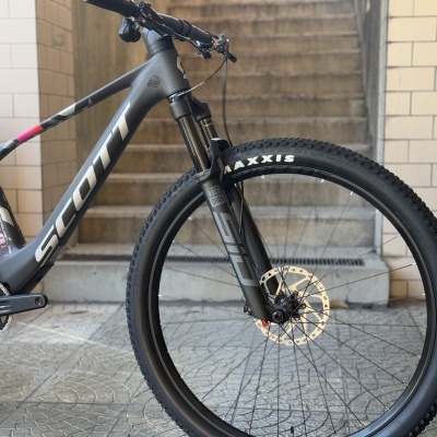 BICICLETA SCOTT SPARK RC TEAM - PRETO CARBON