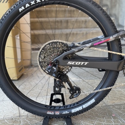 BICICLETA SCOTT SPARK RC TEAM - PRETO CARBON