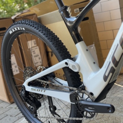 BICICLETA SCOTT SPARK RC TEAM - BRANCO CARBON