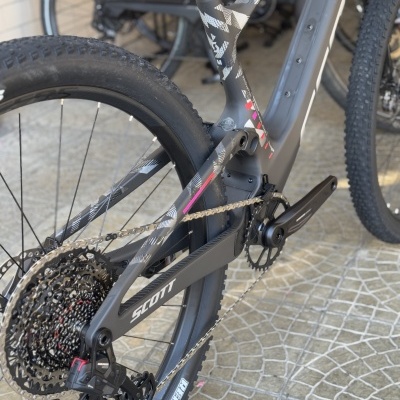 BICICLETA SCOTT SPARK RC TEAM - PRETO CARBON