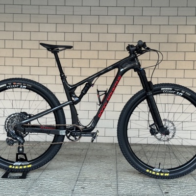 BICICLETA BTT ROCKY MOUNTAIN ELEMENT 950 RSL - CARBONO - USADA