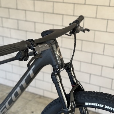 BICICLETA SCOTT SPARK RC TEAM ISSUE - PRETO/CARBONO