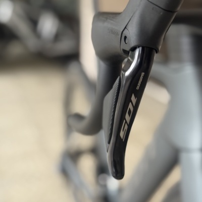 Punho de travão e mudança Shimano 105 bicicleta de estrada preto