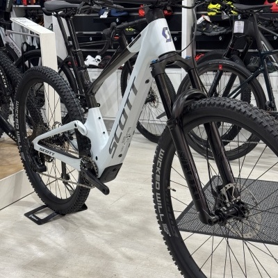 BICICLETA ELÉTRICA SCOTT LUMEN 905