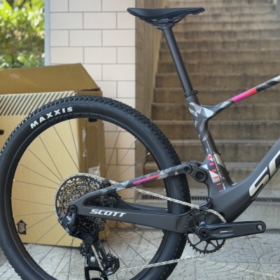 BICICLETA SCOTT SPARK RC TEAM - PRETO CARBON