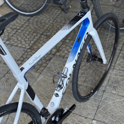 BICICLETA ESTRADA COLNAGO V3 DISC - Branca 105 Di2
