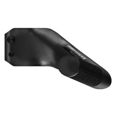 peça preta angular com parafusos e etiqueta 'THE EXPEDITION'