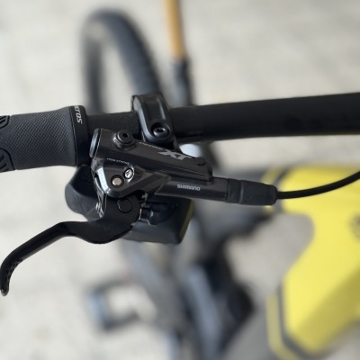 Punho e manete de travão de bicicleta Shimano Deore XT preto