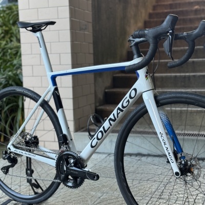 BICICLETA ESTRADA COLNAGO V3 DISC - Branca 105 Di2