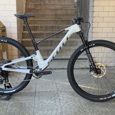 BICICLETA SCOTT SPARK RC TEAM - BRANCO CARBON