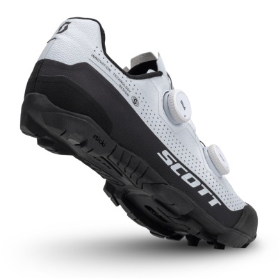 Ténis desportivo SCOTT brancos e pretos com fecho de disco e sola preta robusta