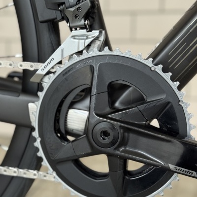 Sistemat de transmissão de bicicleta com prato SRAM, corrente e desviador DURA-ACE