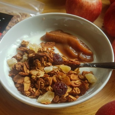 Granola&#x20;de&#x20;ma&#x00E7;&#x00E3;&#x20;com&#x20;canela