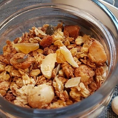 Granola&#x20;de&#x20;Manga&#x20;com&#x20;nozes&#x20;macadamia