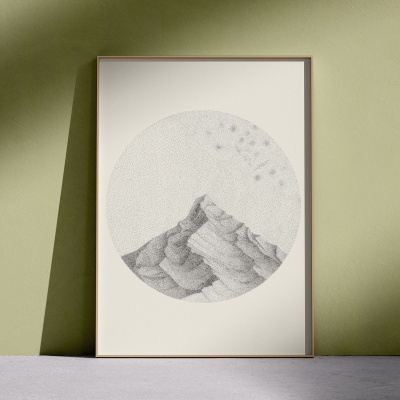 Montanha despida sob astros