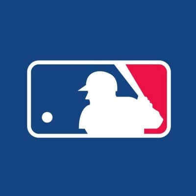 Logótipo azul, branco e vermelho da Major League Baseball com jogador a bater na bola