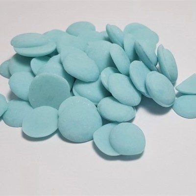 discos azuis claros arredondados sobre fundo branco