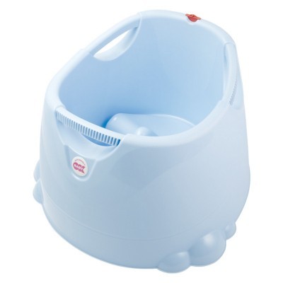 Assento azul claro para bebé em plástico com base estável e etiqueta safety 1st