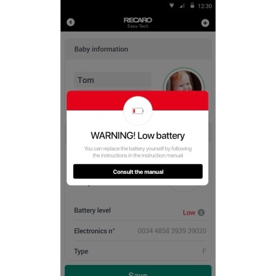 Ecrã de telemóvel com aviso de bateria fraca na aplicação RECARO Easy-Tech