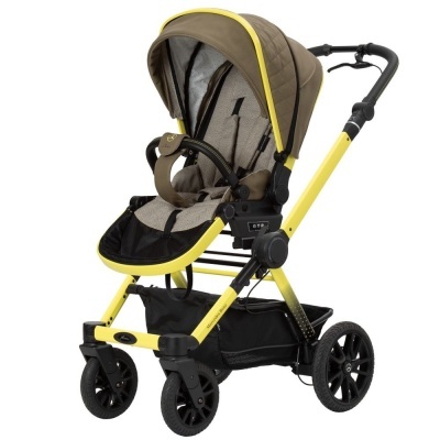 Carrinho de bebé amarelo com assento bege e cinza e rodas pretas