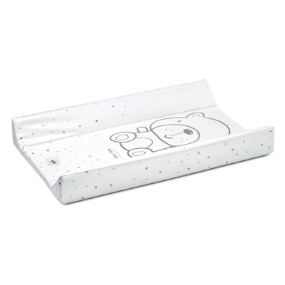 Trocador de bébé branco com desenho de ursinho cinzento e estrelas pequenas