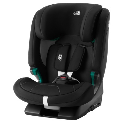 Cadeira auto infantil preto com cintos de segurança e detalhes verdes