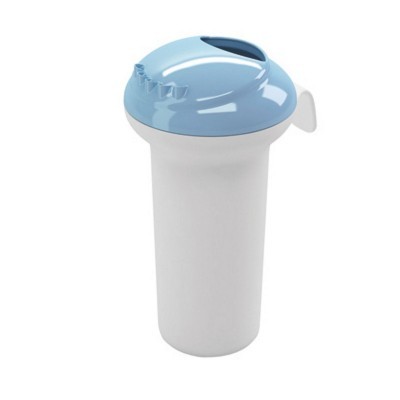 garrafa plástica branca com tampa azul clara