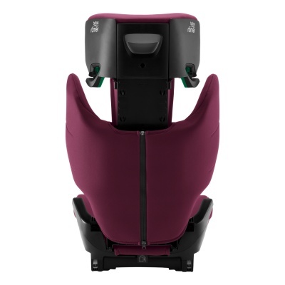 Cadeira auto para criança roxa com base preta e texto BRITAX ROMER no encosto