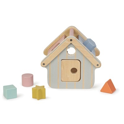 Casa de madeira para encaixe de formas coloridas e várias formas geométricas