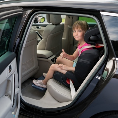 Apoio de pernas para cadeiras auto KneeGuardKids 4 car seat footrest