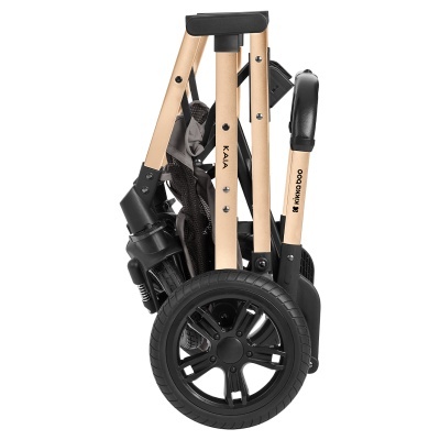 Carrinho de bebé Doboo dobrável em alumínio bege com rodas negras e punhos pretos